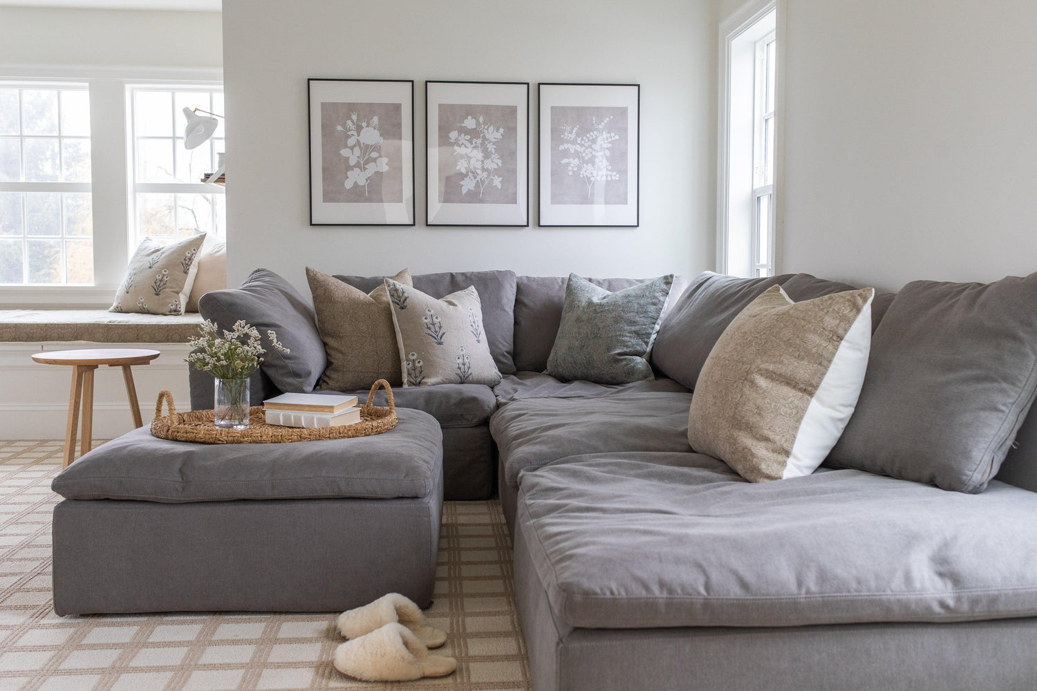 komfi_sofa_l_shaped_with_ottoman_light_grey 